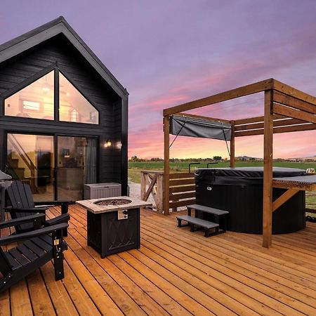 Modern Tiny Cabin, With Hot Tub In Choteau Mt 외부 사진