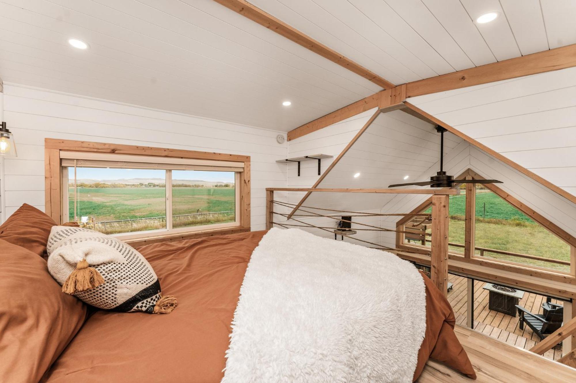 Modern Tiny Cabin, With Hot Tub In Choteau Mt 외부 사진