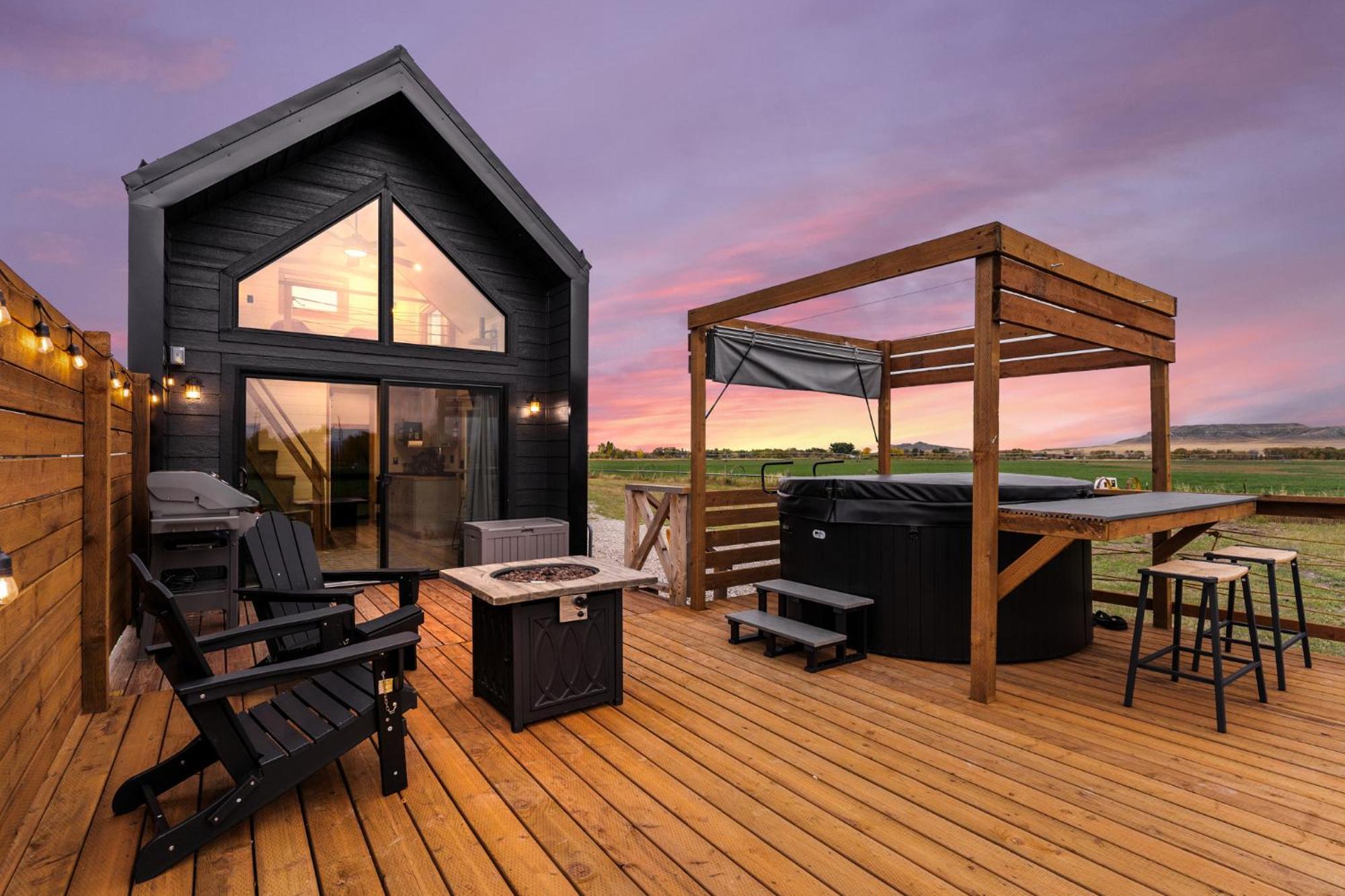 Modern Tiny Cabin, With Hot Tub In Choteau Mt 외부 사진