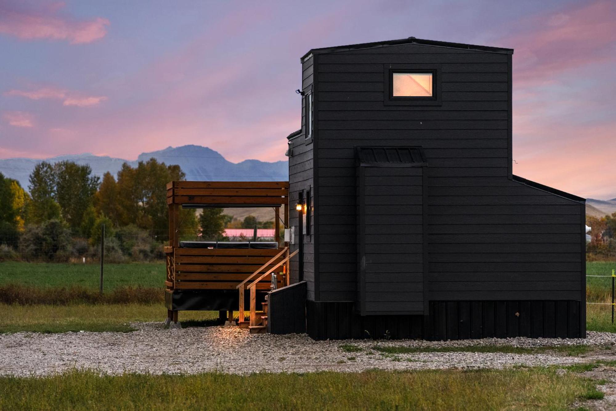 Modern Tiny Cabin, With Hot Tub In Choteau Mt 외부 사진